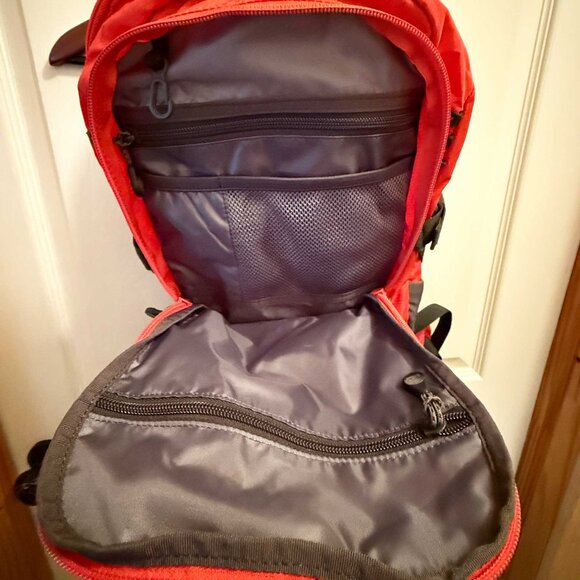 Alps Mountaineering Hydro Trail 17 Chili Backpack - Picture 5 of 5